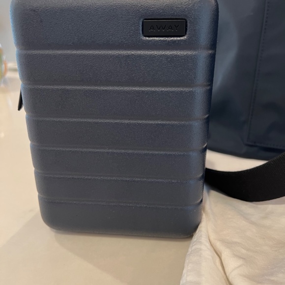 AWAY Luggage Set - Picture 9 of 10